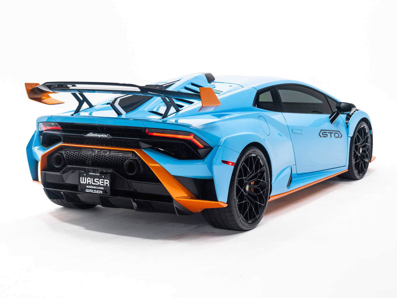 Used 2022 Lamborghini Huracan STO RWD image 6