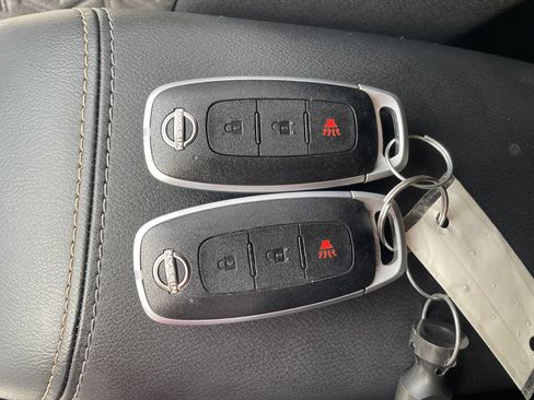 Certified 2025 Nissan Kicks SV AWD/4WD image 29