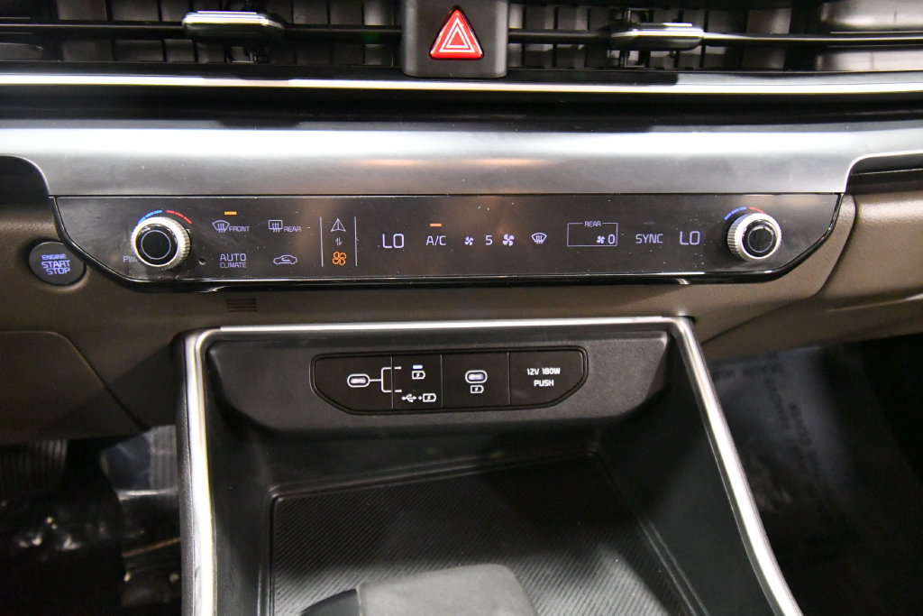 Certified 2024 Kia Carnival LX FWD image 25