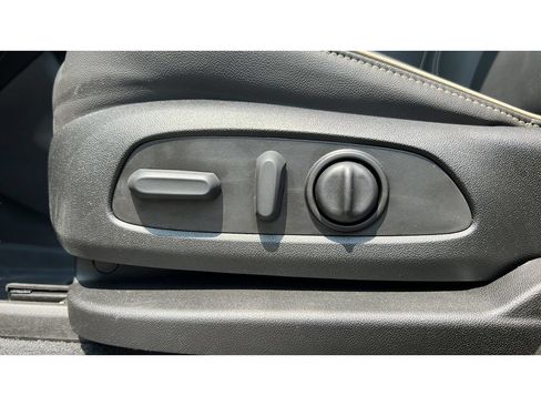 Certified 2023 Chevrolet Traverse Premier w/ LPO, Floor Liner Package AWD/4WD image 25