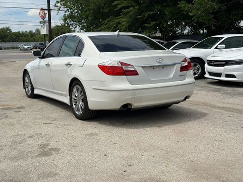 Used 2013 Hyundai Genesis 3.8 w/ Premium Pkg RWD image 7