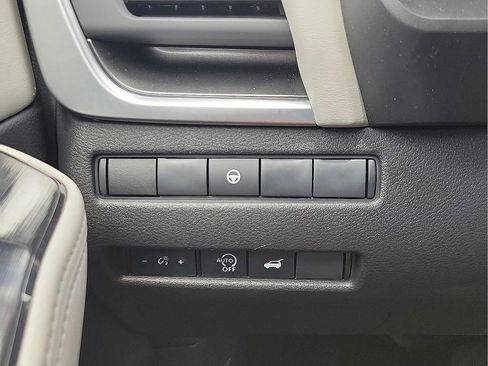Used 2025 Nissan Rogue SV FWD image 14