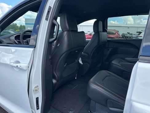 New 2026 Chrysler Pacifica Select image 21