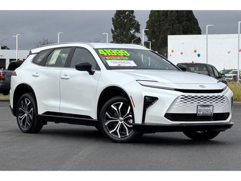 Used 2025 Toyota Crown Signia image 2