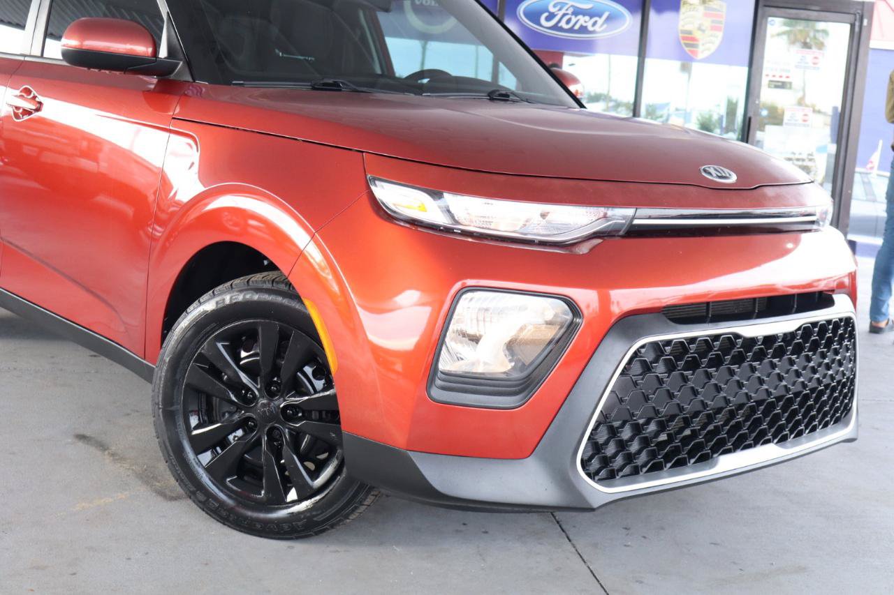 Used 2021 Kia Soul LX FWD image 2