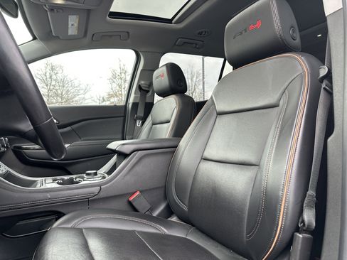 Used 2022 GMC Acadia AT4 w/ Technology Package image 25