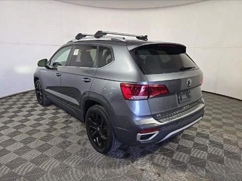 Used 2023 Volkswagen Taos SE w/ Panoramic Sunroof Package AWD/4WD image 6