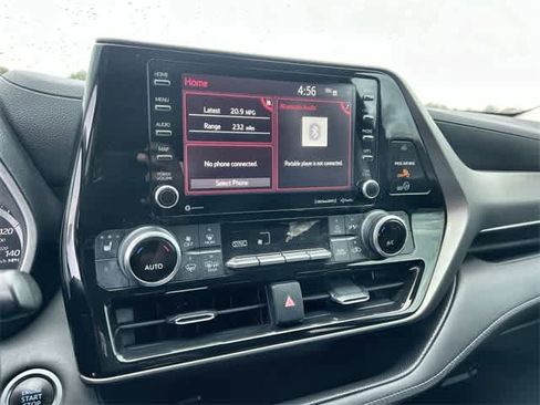 Used 2021 Toyota Highlander XLE image 18