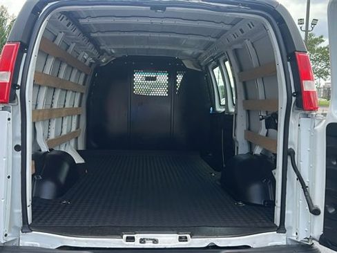 Used 2023 GMC Savana 2500 w/ Driver Convenience Package image 9
