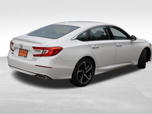 Used 2018 Honda Accord Sport image 5