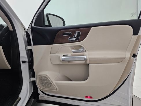 Used 2020 Mercedes-Benz GLB 250 4MATIC image 9