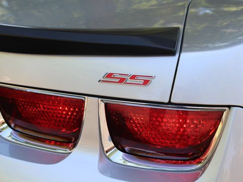 Used 2013 Chevrolet Camaro SS w/ SS Performance Package RWD image 33