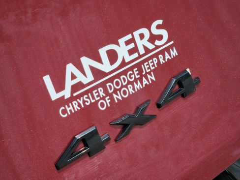 Used 2018 Jeep Cherokee Latitude AWD/4WD image 12