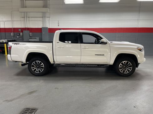 Used 2022 Toyota Tacoma TRD Sport w/ Technology Package RWD image 8