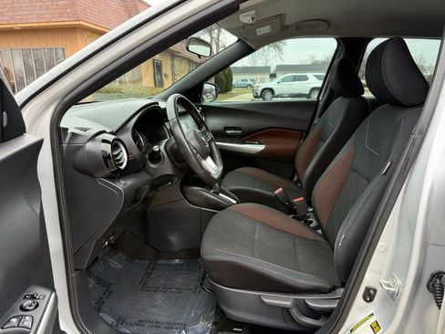 Used 2018 Nissan Kicks SR FWD image 11