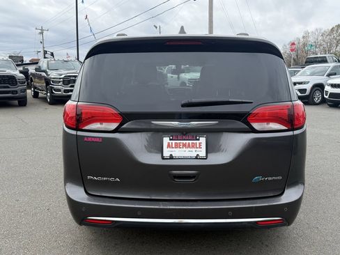 Used 2018 Chrysler Pacifica Limited image 4