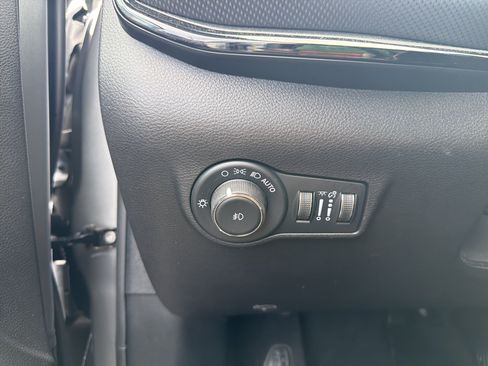 Used 2023 Jeep Compass Trailhawk w/ Trailhawk Convenience Group AWD/4WD image 16
