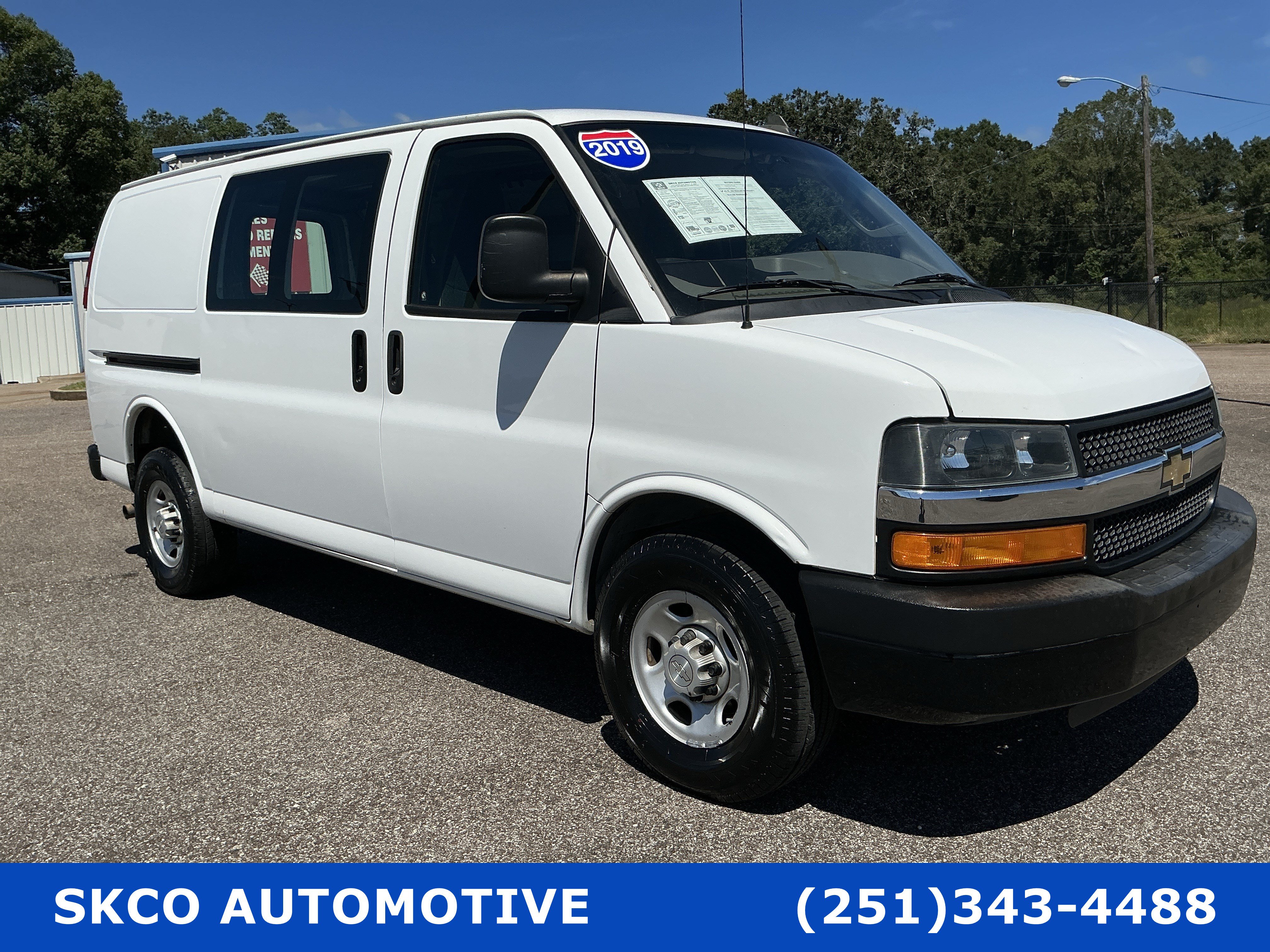 Used 2019 Chevrolet Express 2500 w/ Driver Convenience Package RWD image 7