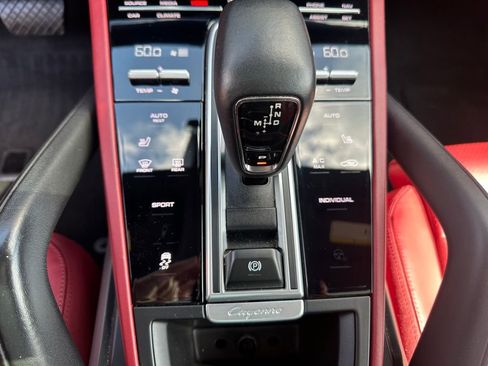 Certified 2023 Porsche Cayenne AWD/4WD image 24