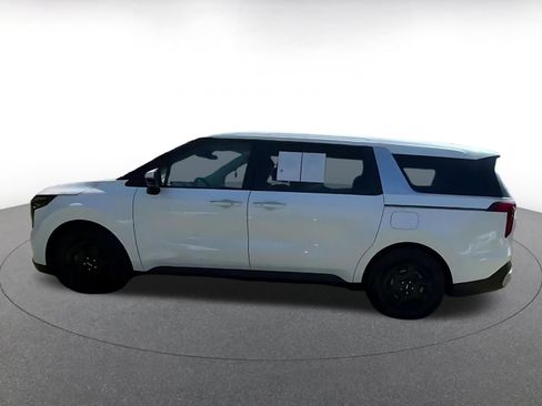 Used 2026 Kia Carnival FWD image 8