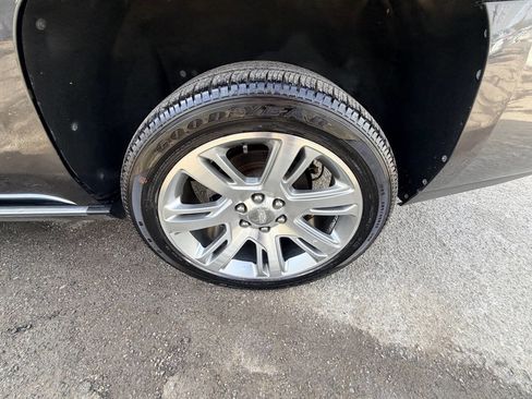 Used 2015 Cadillac Escalade Premium image 41