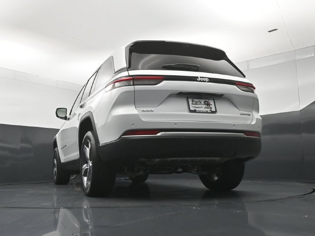 New 2026 Jeep Grand Cherokee Limited w/ Luxury Tech Group II AWD/4WD image 22