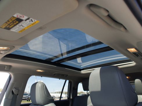 Used 2023 Toyota Highlander Platinum image 6