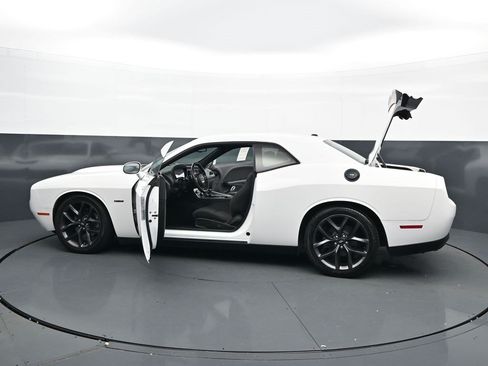 Used 2019 Dodge Challenger R/T w/ Driver Convenience Group RWD image 46