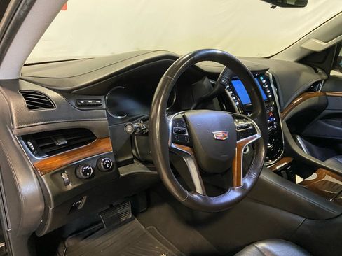 Used 2019 Cadillac Escalade Premium Luxury w/ Escalade Sport Edition image 16