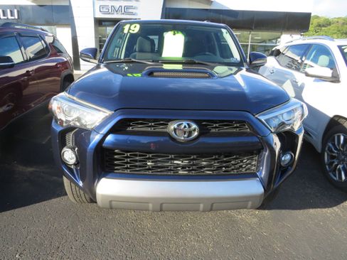 Used 2019 Toyota 4Runner TRD Off-Road image 2