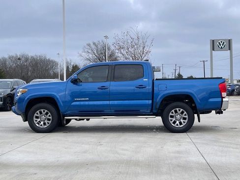 Used 2017 Toyota Tacoma SR5 image 3