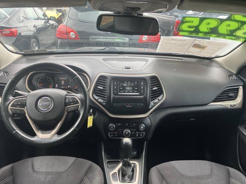 Used 2015 Jeep Cherokee Latitude FWD image 23