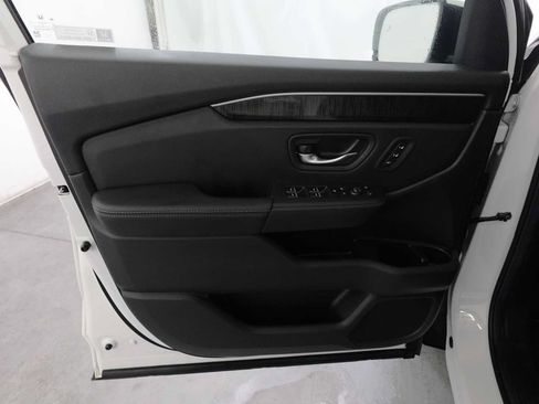Used 2025 Honda Pilot Elite image 10