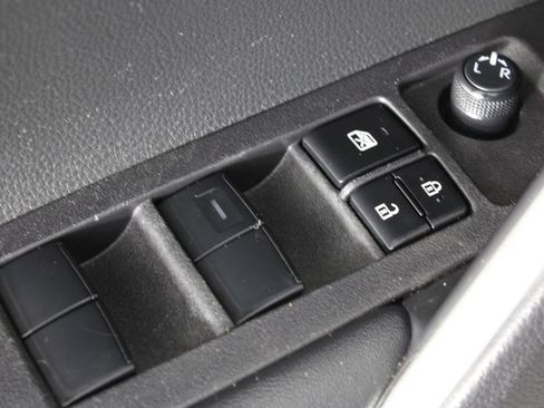 Used 2024 Toyota Corolla Cross XLE FWD image 21