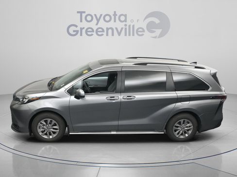 Used 2026 Toyota Sienna XLE FWD image 4