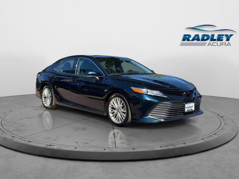Used 2020 Toyota Camry XLE FWD image 1