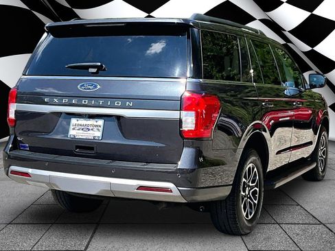 Used 2024 Ford Expedition XLT AWD/4WD image 2
