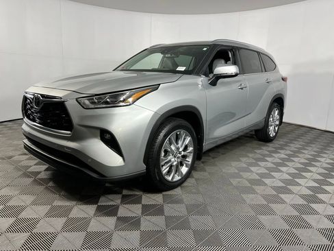 Used 2023 Toyota Highlander Limited image 10