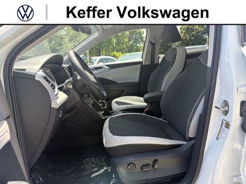 New 2026 Volkswagen Taos SE AWD/4WD image 12