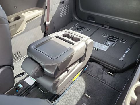 New 2026 Kia Carnival EX FWD image 12