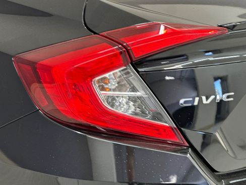 Used 2019 Honda Civic EX image 12