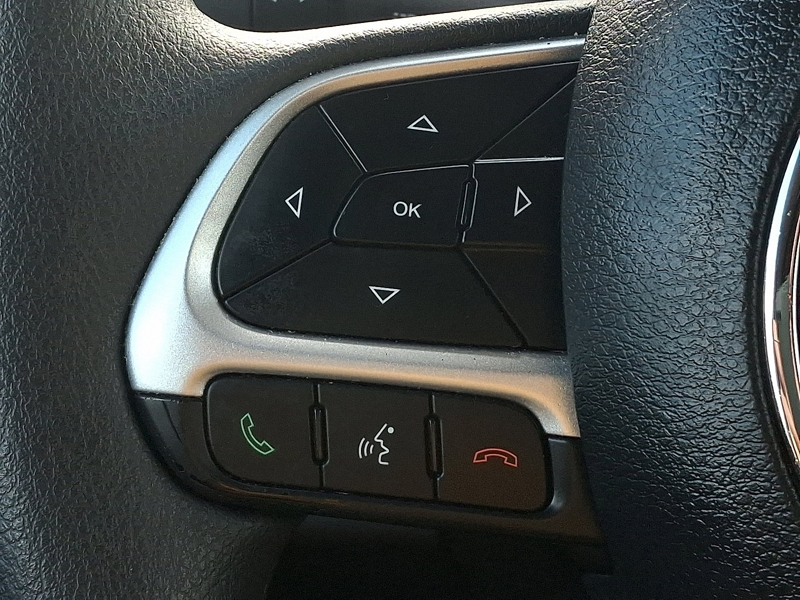 Certified 2023 Jeep Renegade Latitude AWD/4WD image 21