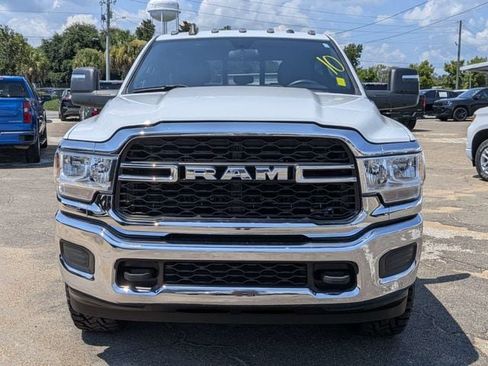 Used 2024 RAM 2500 Tradesman w/ Chrome Appearance Group AWD/4WD image 9