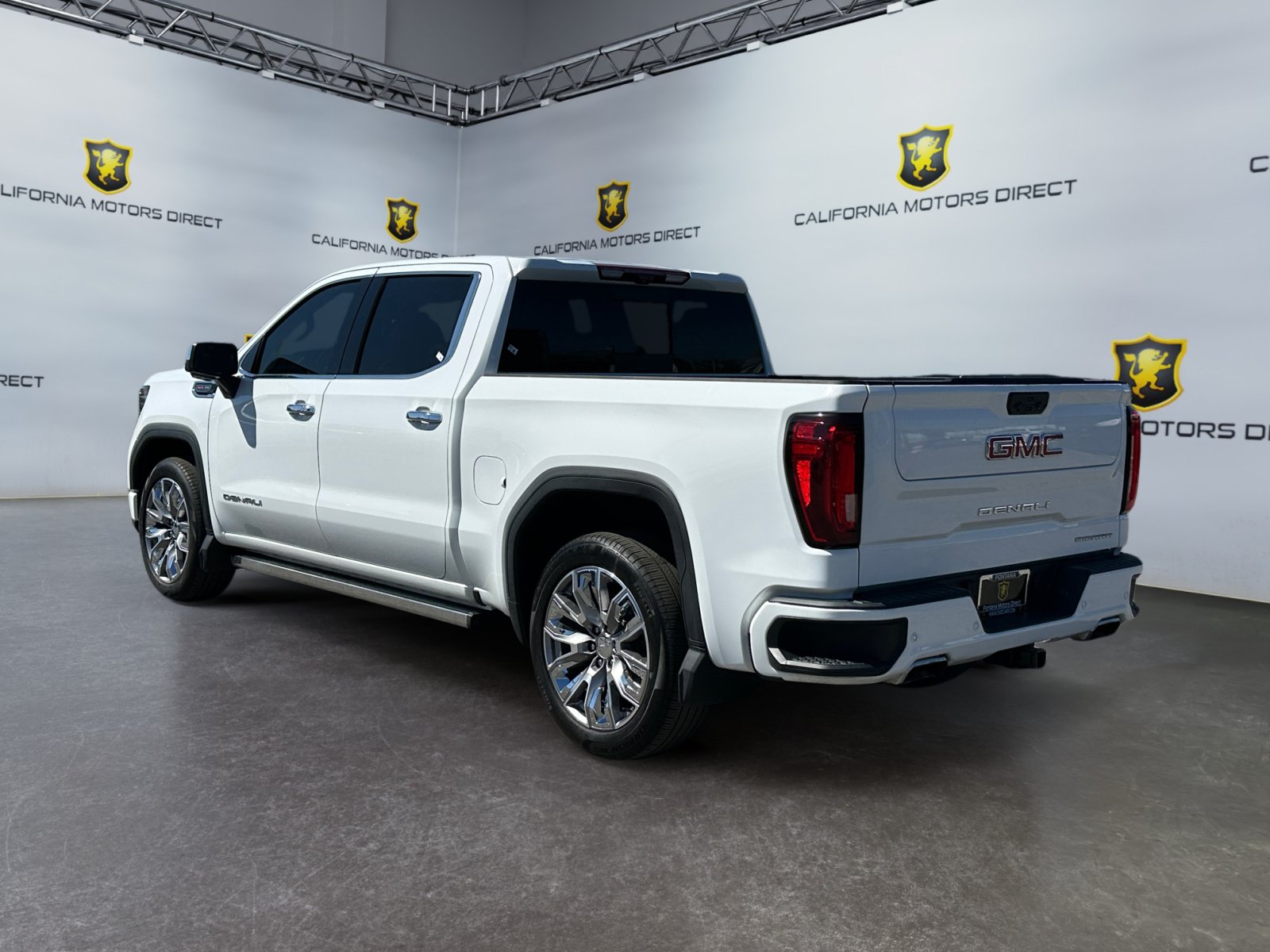 Used 2024 GMC Sierra 1500 Denali w/ Denali Reserve Package AWD/4WD image 3