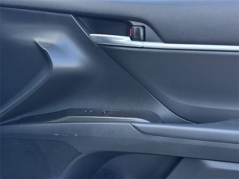 Used 2022 Toyota Camry SE image 26