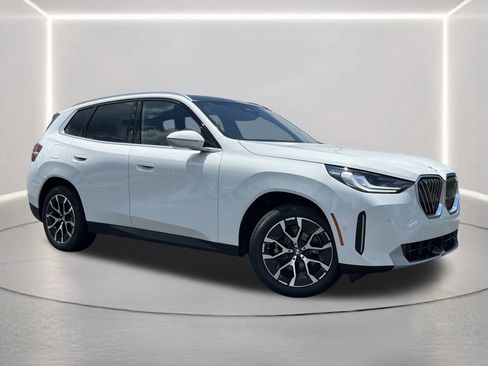 New 2025 BMW X3 xDrive30i w/ Convenience Package image 2