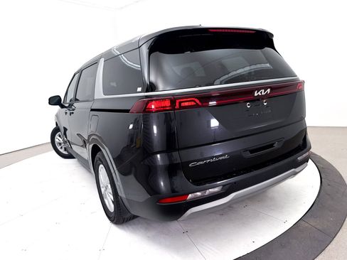 Used 2022 Kia Carnival LX FWD image 7