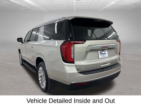 Used 2023 GMC Yukon XL SLT AWD/4WD image 11