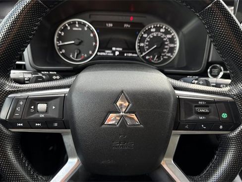 Used 2024 Mitsubishi Outlander SE image 27