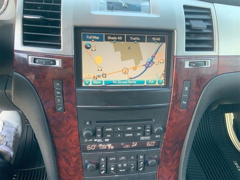 Used 2011 Cadillac Escalade 4D Sport Utility w/ Touring Package image 14